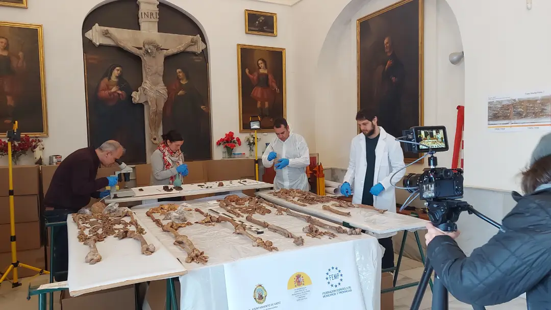 juanmiguel-cadiz-olvido-huesos